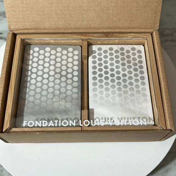 LOUIS VUITTON PLAYING CARDS NEW IN BOX. SEALED - Picture 4 of 4